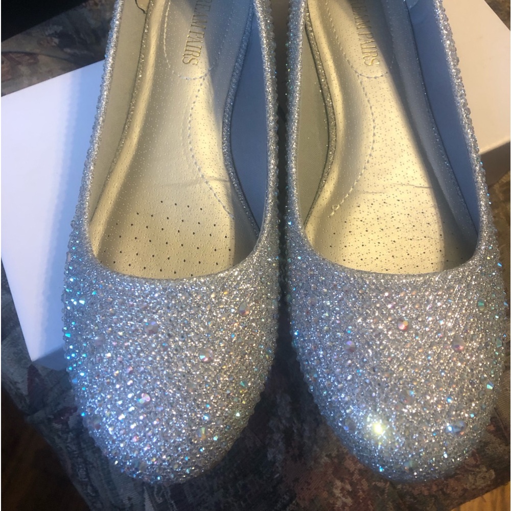 Silver glitter woman’s dress shoe, Size 9, worn once, box included.